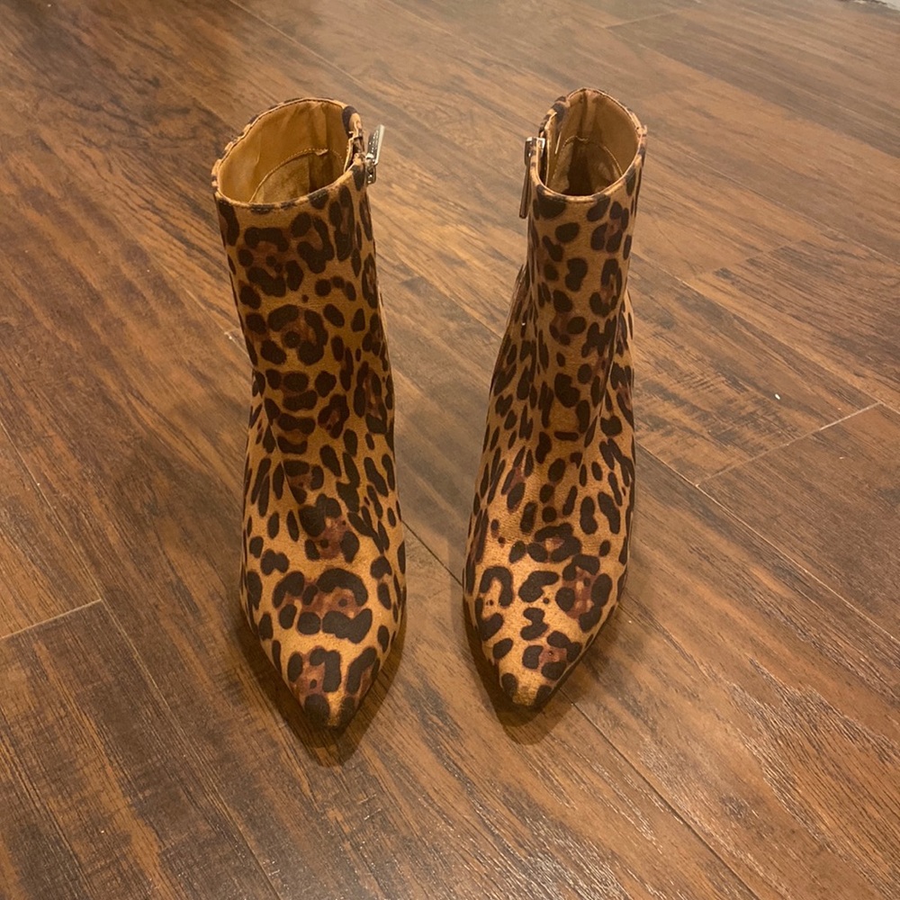 Leopard print Booties